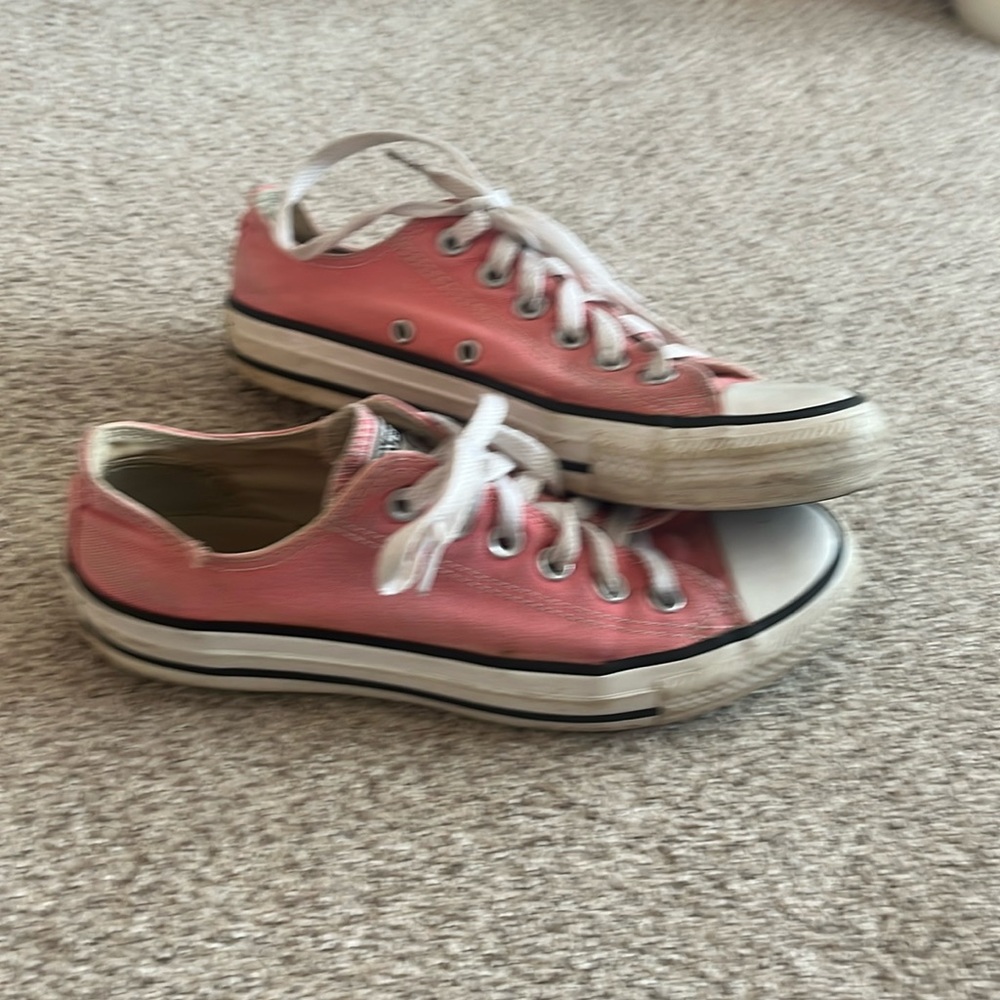 Girls, pink Converse shoes, size 7 in women’s